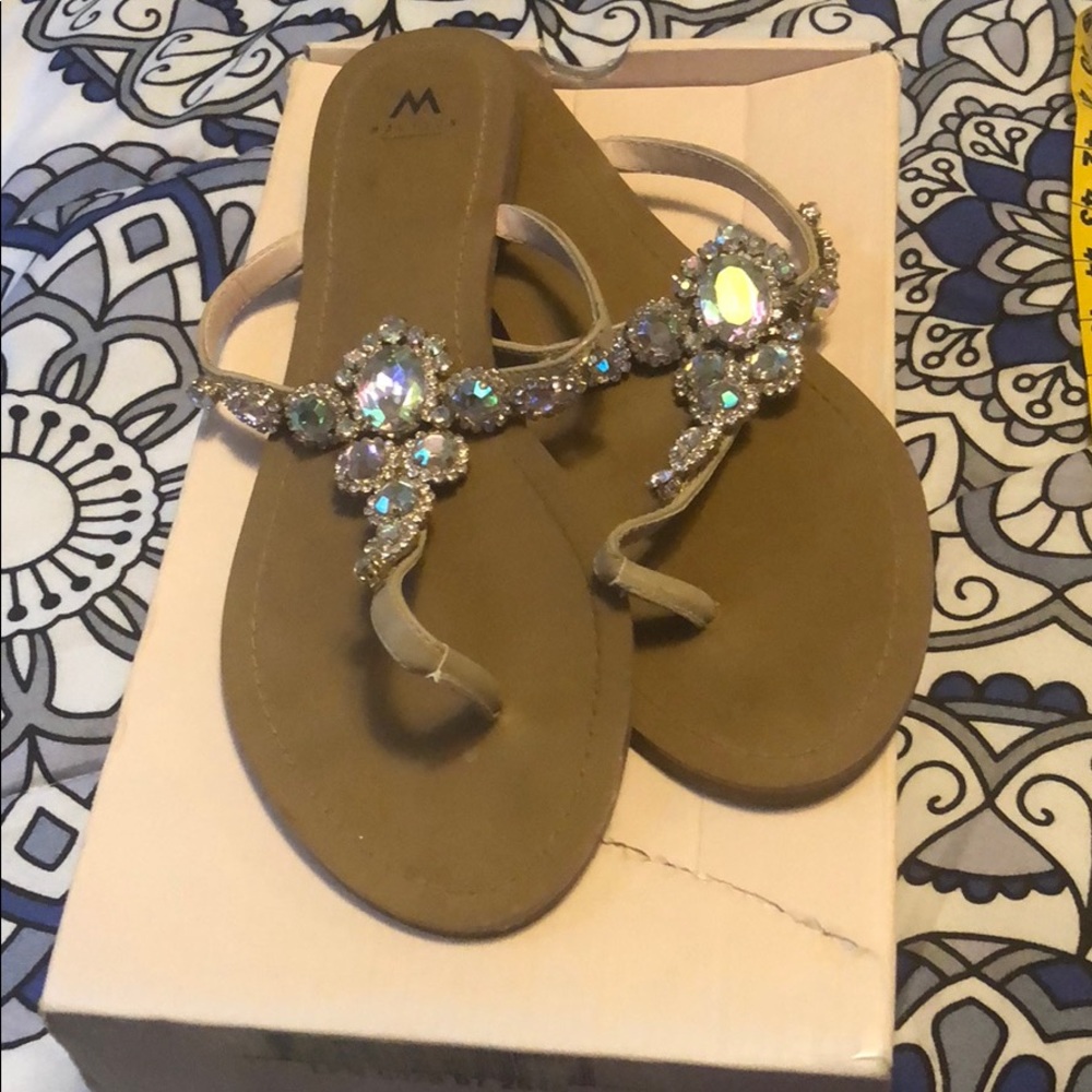 Gorgeous nude sandals.